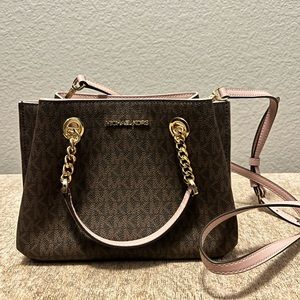 Classic Michael Kors crossbody in signature logo